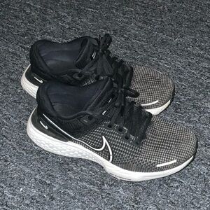 Nike Black and White Running Shoes
